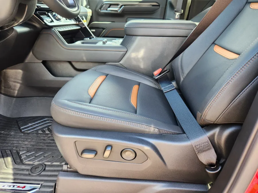 2026 GMC Sierra 2500HD AT4 | Photo 8 of 31