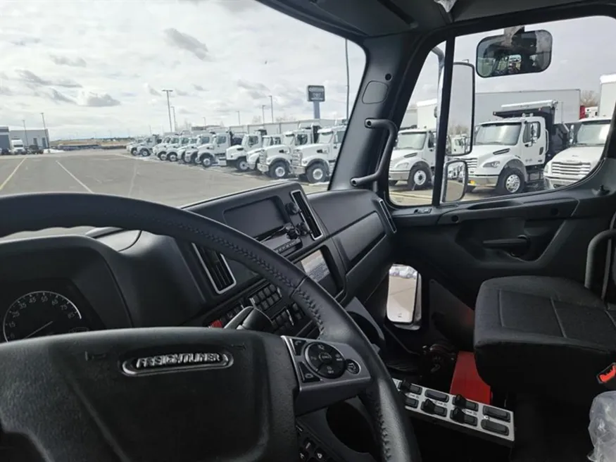 2025 Freightliner M2 106 | Photo 10 of 17