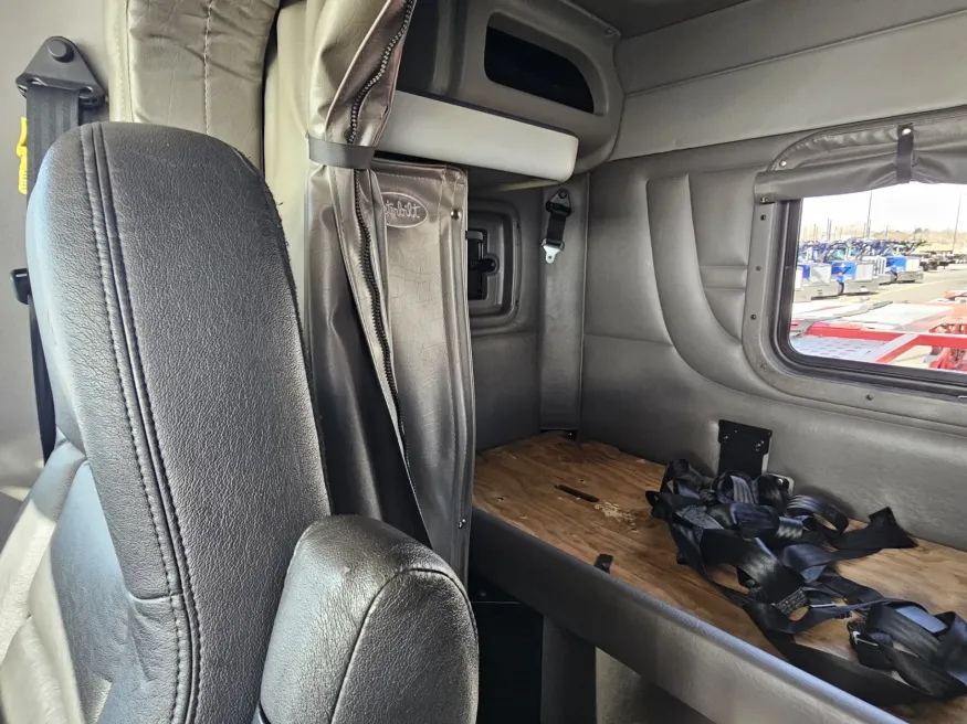 2020 Peterbilt 389 | Photo 29 of 35