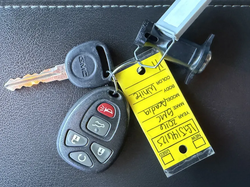 2016 GMC Acadia Denali | Photo 20 of 21