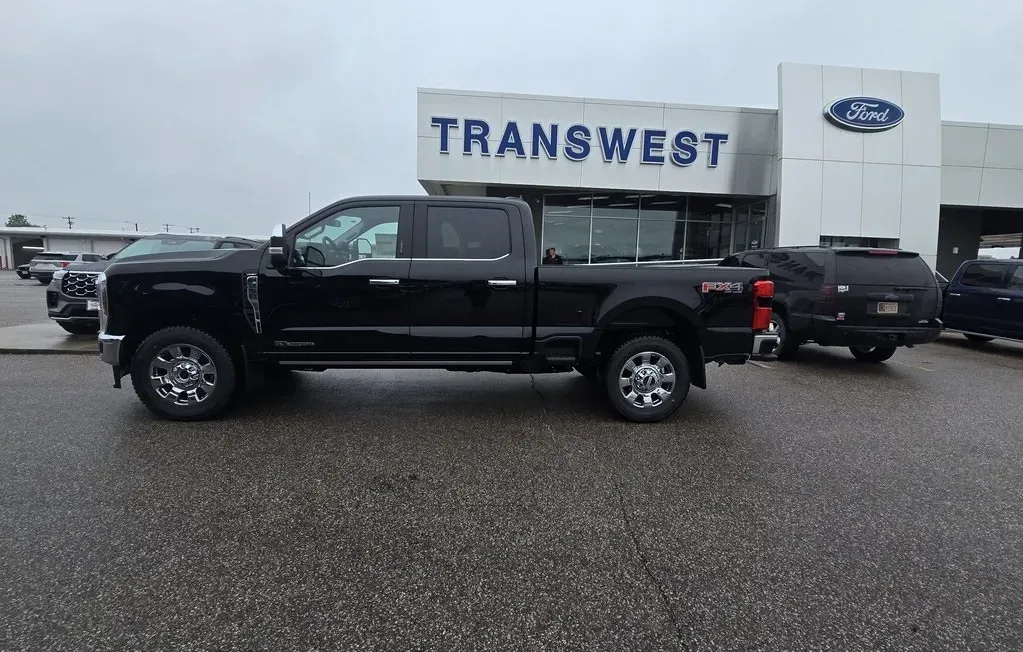 2026 Ford Super Duty F-250 | Photo 3 of 35