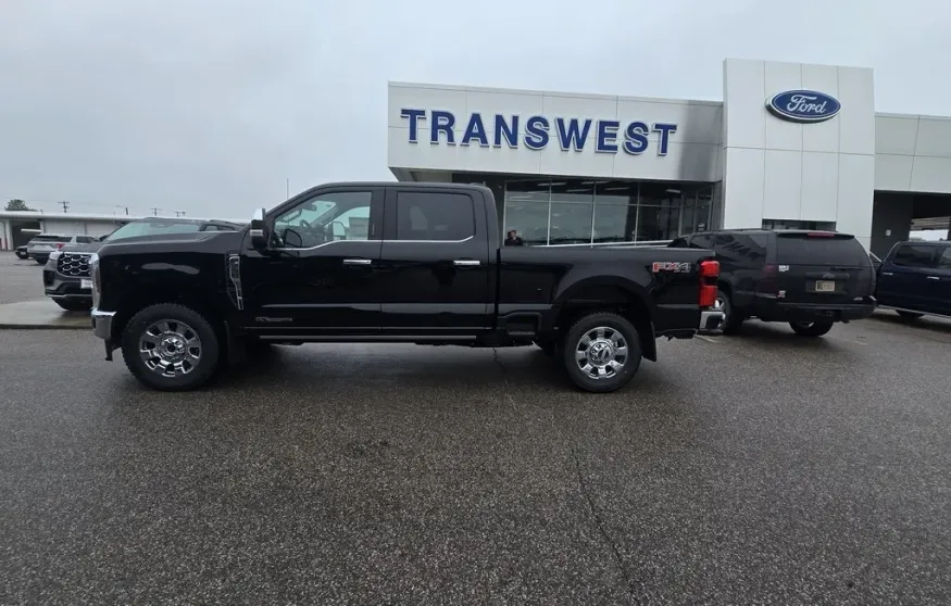 2026 Ford Super Duty F-250 | Photo 3 of 35