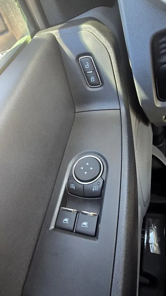 2025 Ford Super Duty F-600 | Photo 12 of 26