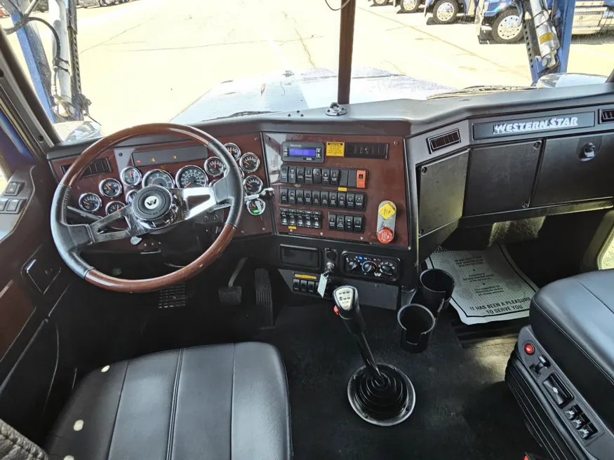 2019 Western Star 4900FA | Photo 13 of 34