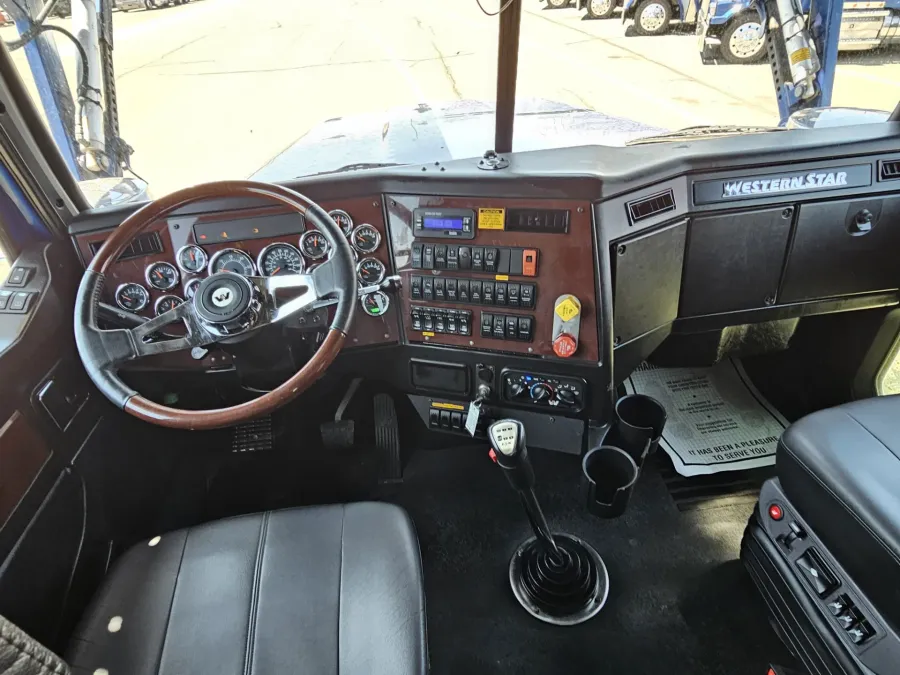 2019 Western Star 4900FA | Photo 13 of 34