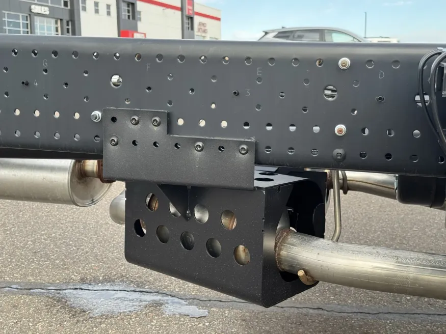 2025 Isuzu NRR | Photo 9 of 24