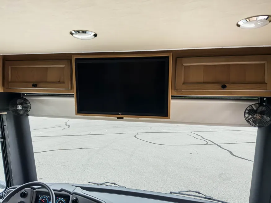 2023 Tiffin Allegro Red 33AA | Photo 12 of 25