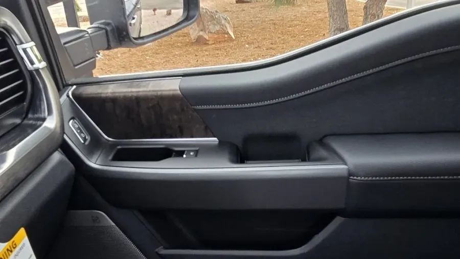 2026 Ford Super Duty F-350 | Photo 33 of 36