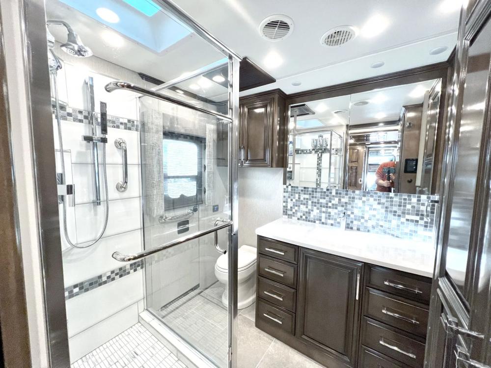 2023 Newmar Supreme Aire 4509 | Photo 19 of 38