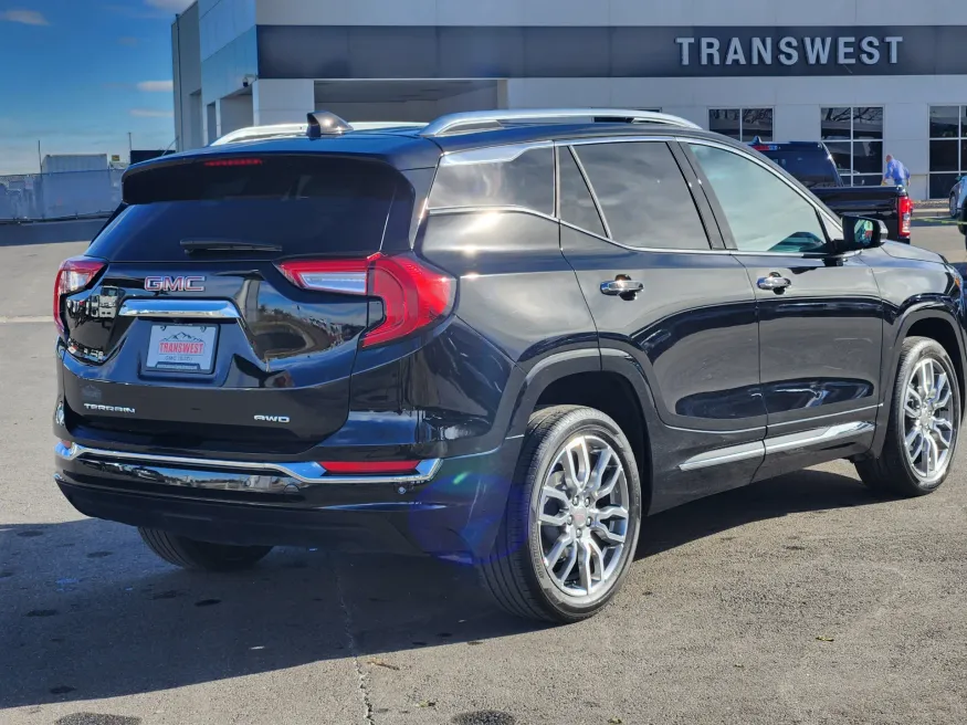 2023 GMC Terrain Denali | Photo 2 of 21