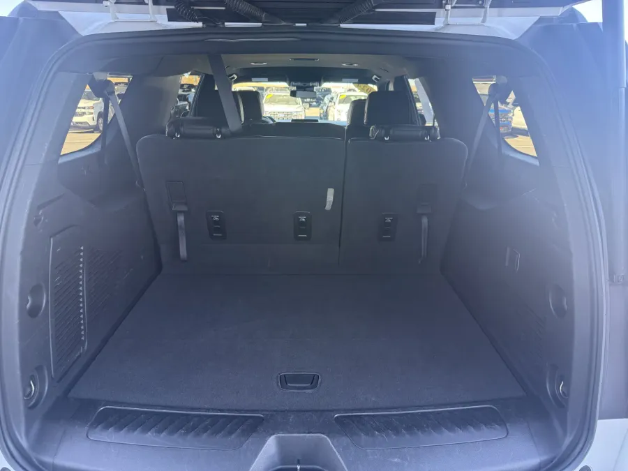 2024 GMC Yukon XL SLT | Photo 7 of 20