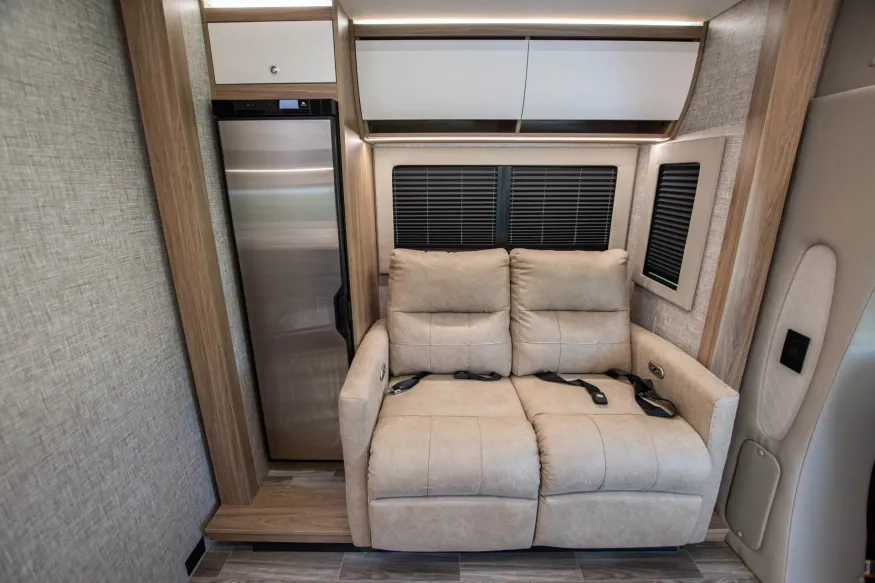 2026 Tiffin Wayfarer 25XLW | Photo 10 of 16