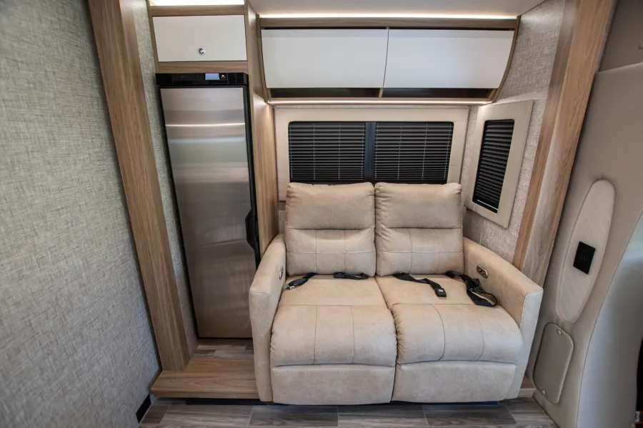 2026 Tiffin Wayfarer 25XLW | Photo 10 of 16