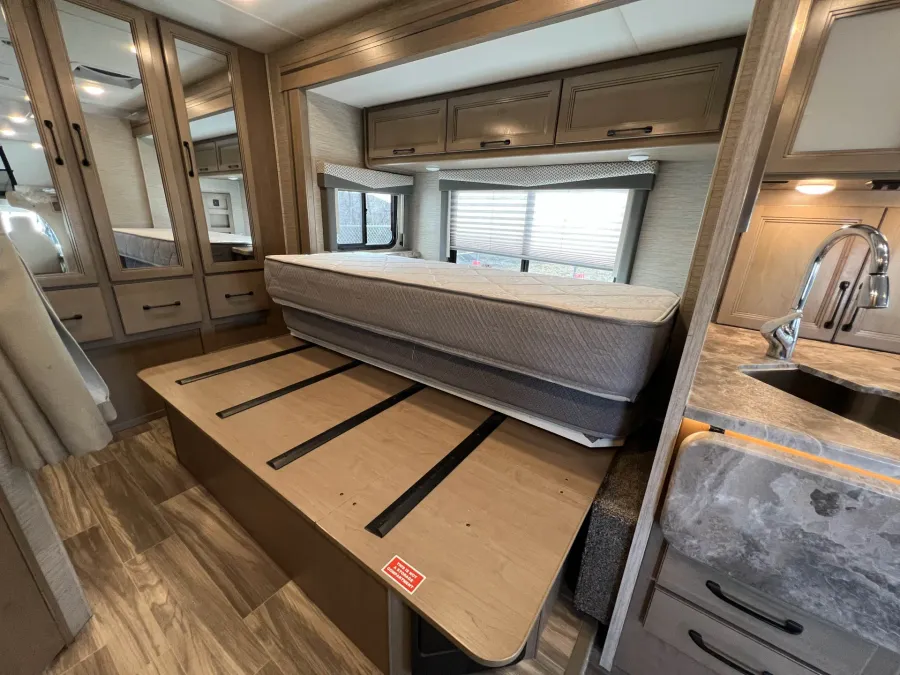 2022 Thor Four Winds 27R | Photo 34 of 37