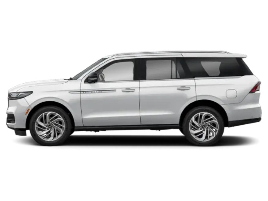 2026 Lincoln Navigator | Photo 2 of 13