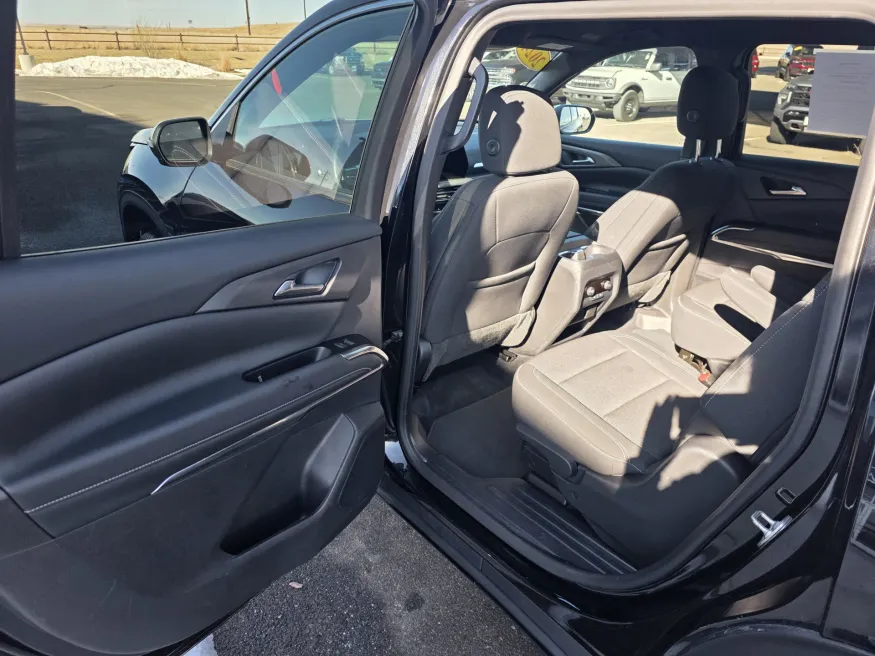 2024 Chevrolet Traverse AWD LT | Photo 11 of 29