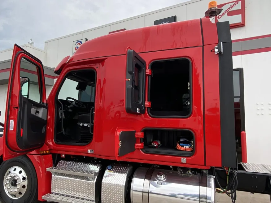 2025 Freightliner Cascadia 126 | Photo 2 of 13