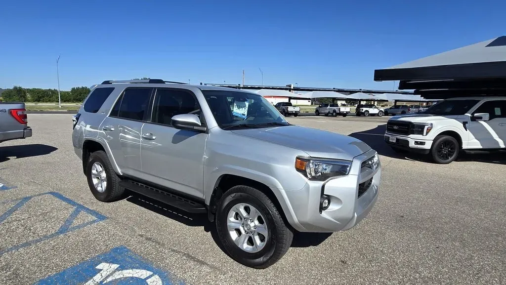 2022 Toyota 4Runner | Photo 3 of 29