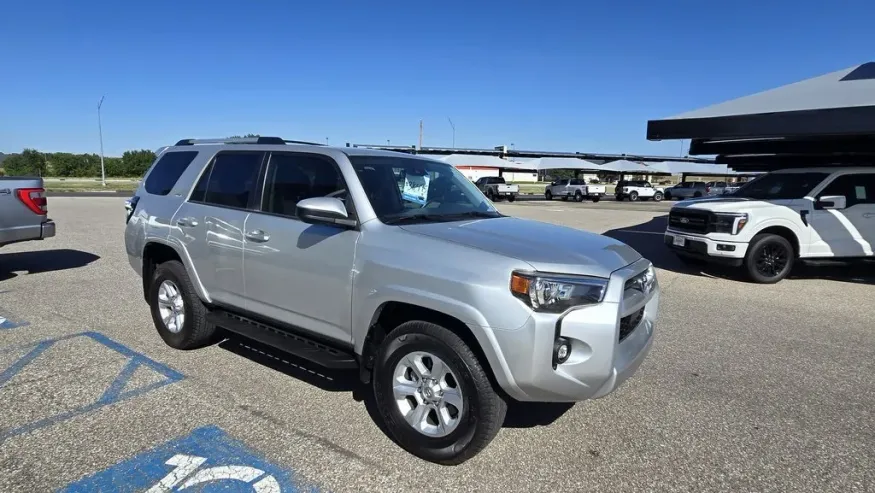 2022 Toyota 4Runner | Photo 3 of 29