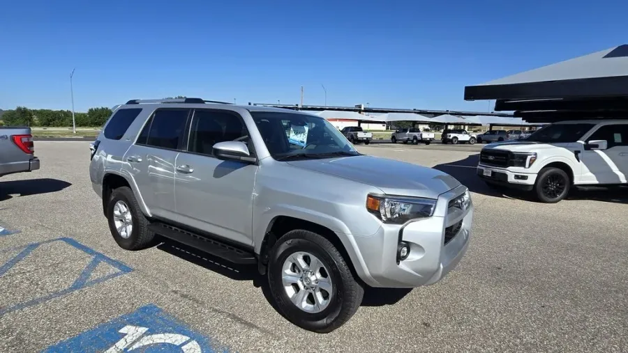 2022 Toyota 4Runner | Photo 3 of 29