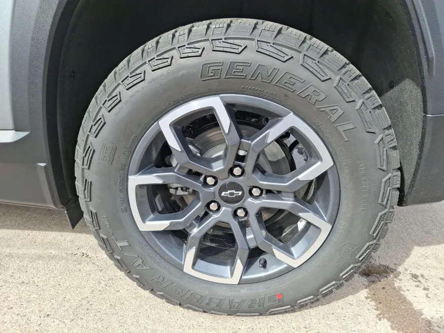 2026 Chevrolet Equinox AWD ACTIV | Photo 8 of 22