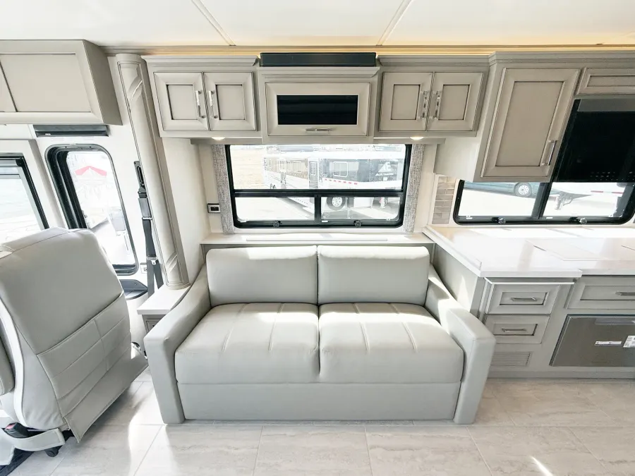 2026 Newmar Ventana 4369 | Photo 9 of 31