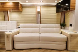 2026 Emerald Luxury Coaches Prevost H3-45 Quad Slide | Thumbnail Photo 7 of 34