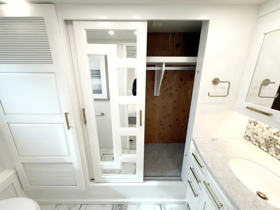 2023 Entegra Coach Cornerstone 45R | Photo 20 of 33