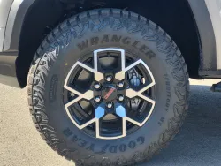 2026 GMC Canyon 4WD AT4X | Thumbnail Photo 9 of 25