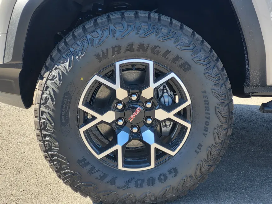 2026 GMC Canyon 4WD AT4X | Photo 9 of 25