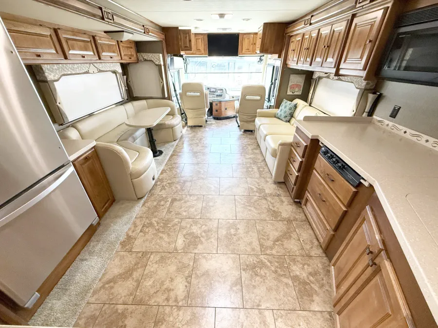 2013 Tiffin Allegro Red 38QRA | Photo 4 of 30