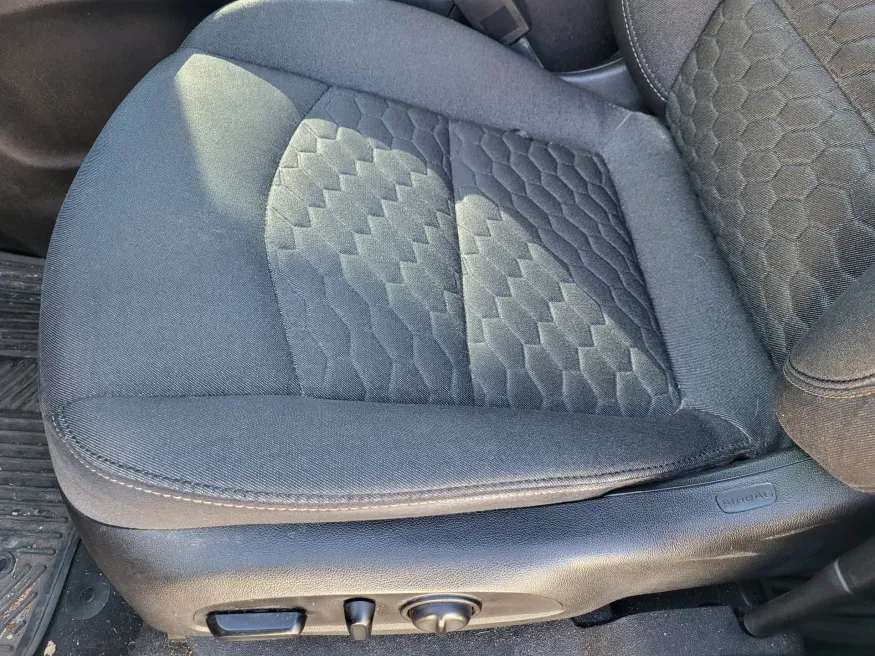 2018 Chevrolet Equinox LT | Photo 19 of 24