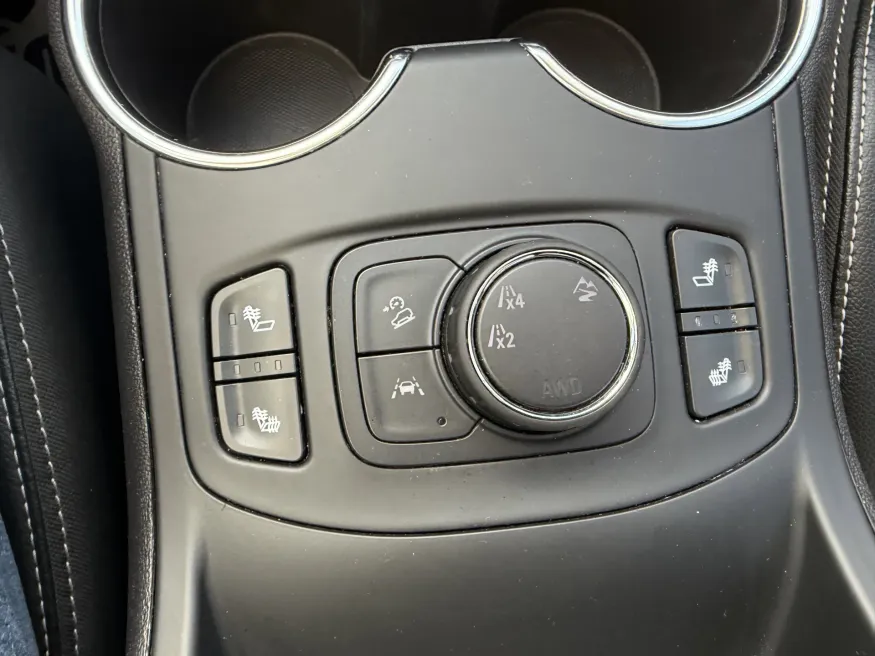 2024 GMC Terrain SLT | Photo 14 of 20