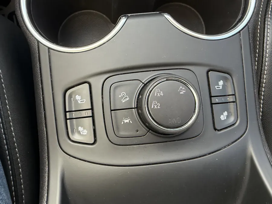 2024 GMC Terrain SLT | Photo 14 of 20