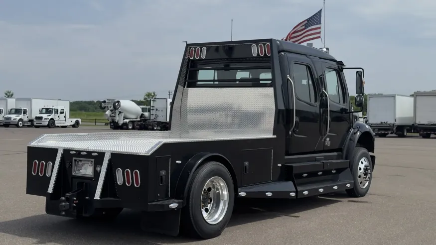 2025 Freightliner M2 106 Summit Hauler | Photo 9 of 19