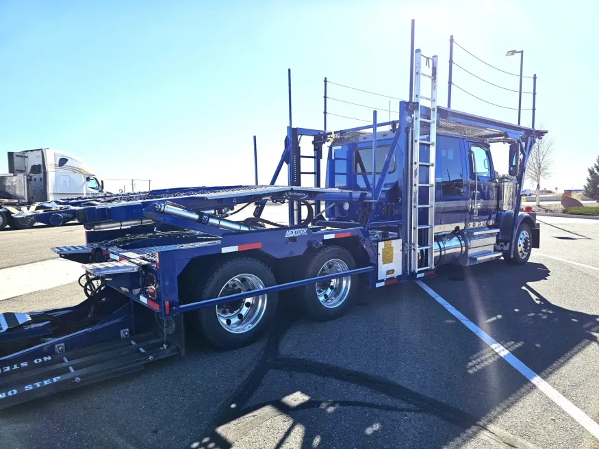 2022 Western Star 4900FA | Photo 5 of 27