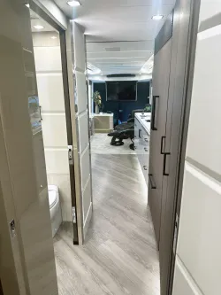 2023 Emerald Luxury Coaches Prevost H3-45 Triple Slide | Thumbnail Photo 20 of 41