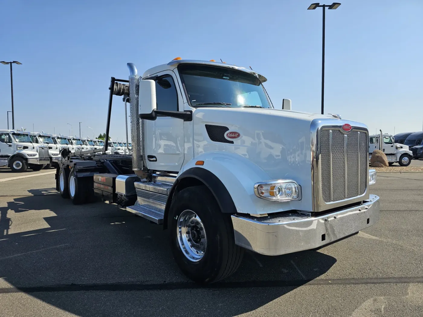 2024 Peterbilt 567 | Photo 3 of 19