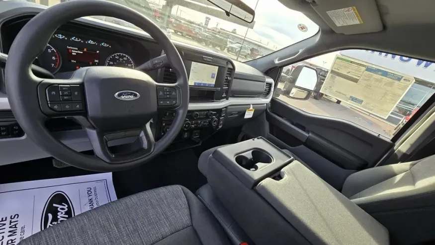 2026 Ford Super Duty F-350 | Photo 23 of 25