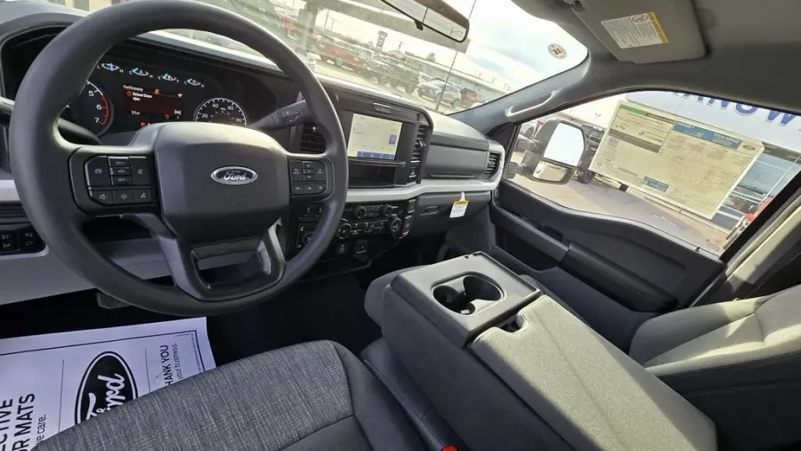 2026 Ford Super Duty F-350 | Photo 23 of 25