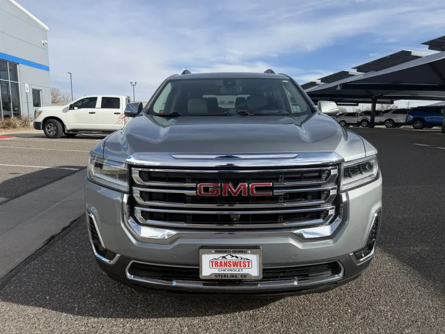 2023 GMC Acadia SLT | Photo 7 of 24