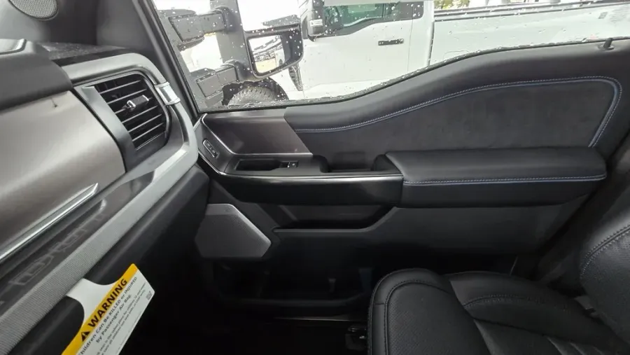 2026 Ford Super Duty F-350 | Photo 34 of 37