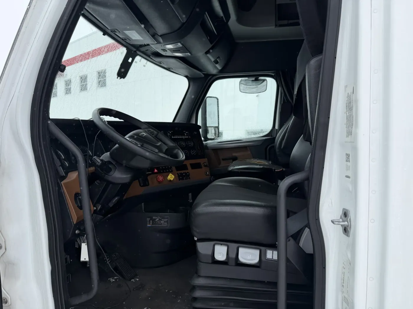 2022 Freightliner Cascadia | Photo 5 of 11