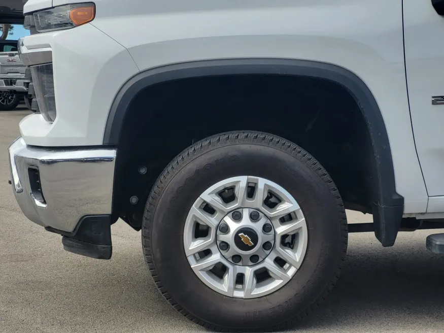 2024 Chevrolet Silverado 2500HD LT | Photo 8 of 25