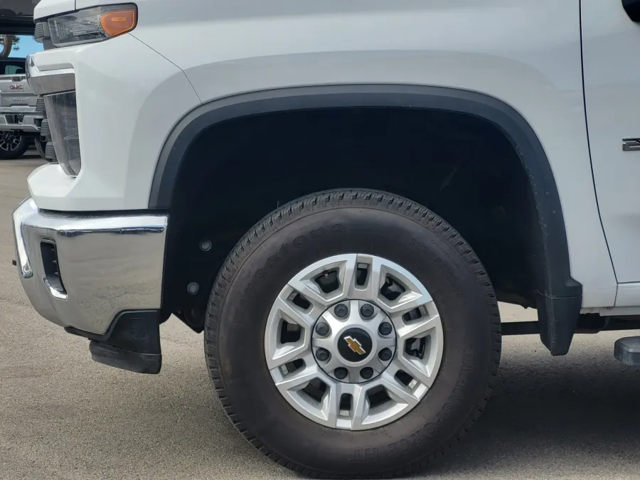 2024 Chevrolet Silverado 2500HD LT | Photo 8 of 25