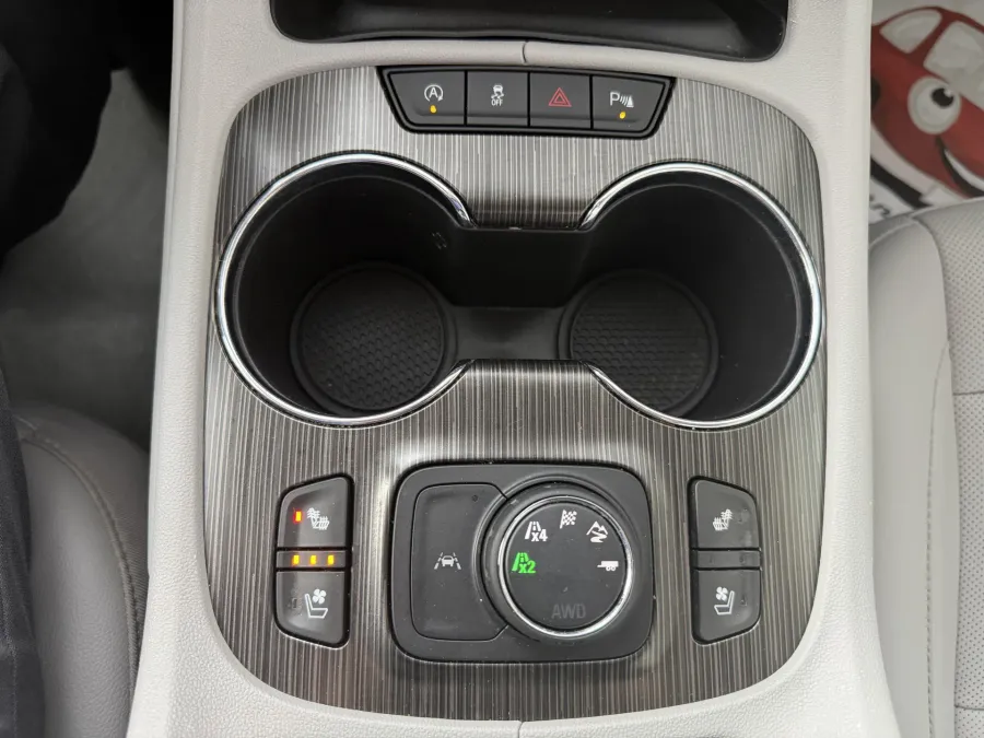 2023 GMC Acadia SLT | Photo 21 of 24