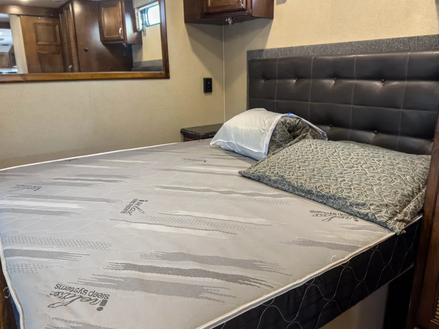 2018 Renegade Verona 40VBH | Photo 23 of 26