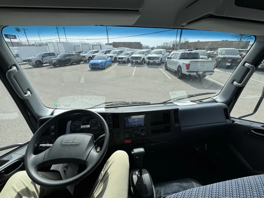 2025 Isuzu NRR GAS | Photo 21 of 21