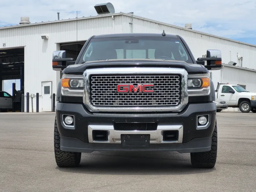 2015 GMC Sierra 2500HD Denali | Photo 1 of 24