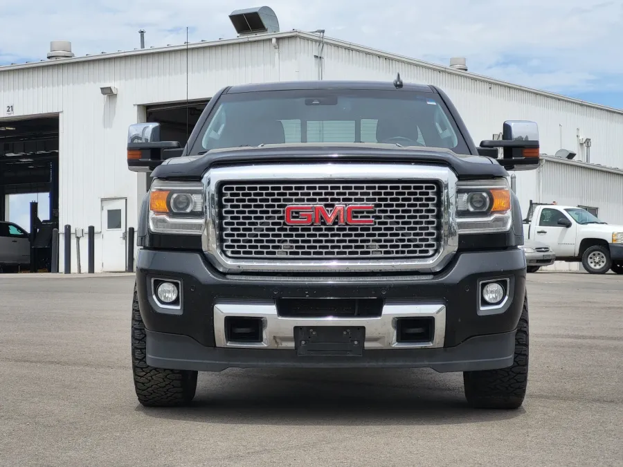 2015 GMC Sierra 2500HD Denali | Photo 1 of 24